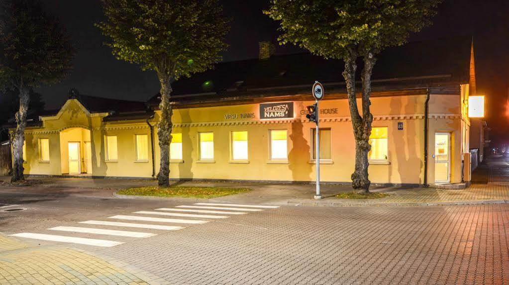 Hotel Veldzes Nams Ventspils Exterior foto
